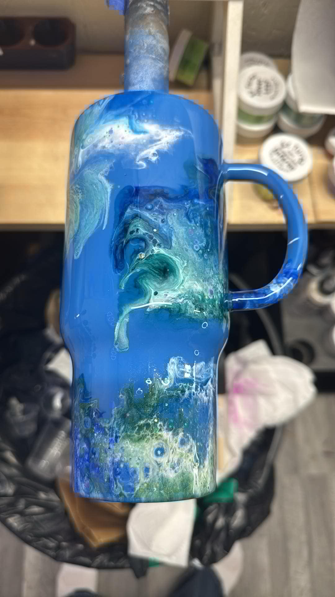 1194 ~ 24oz travel mug maggie ~ linda