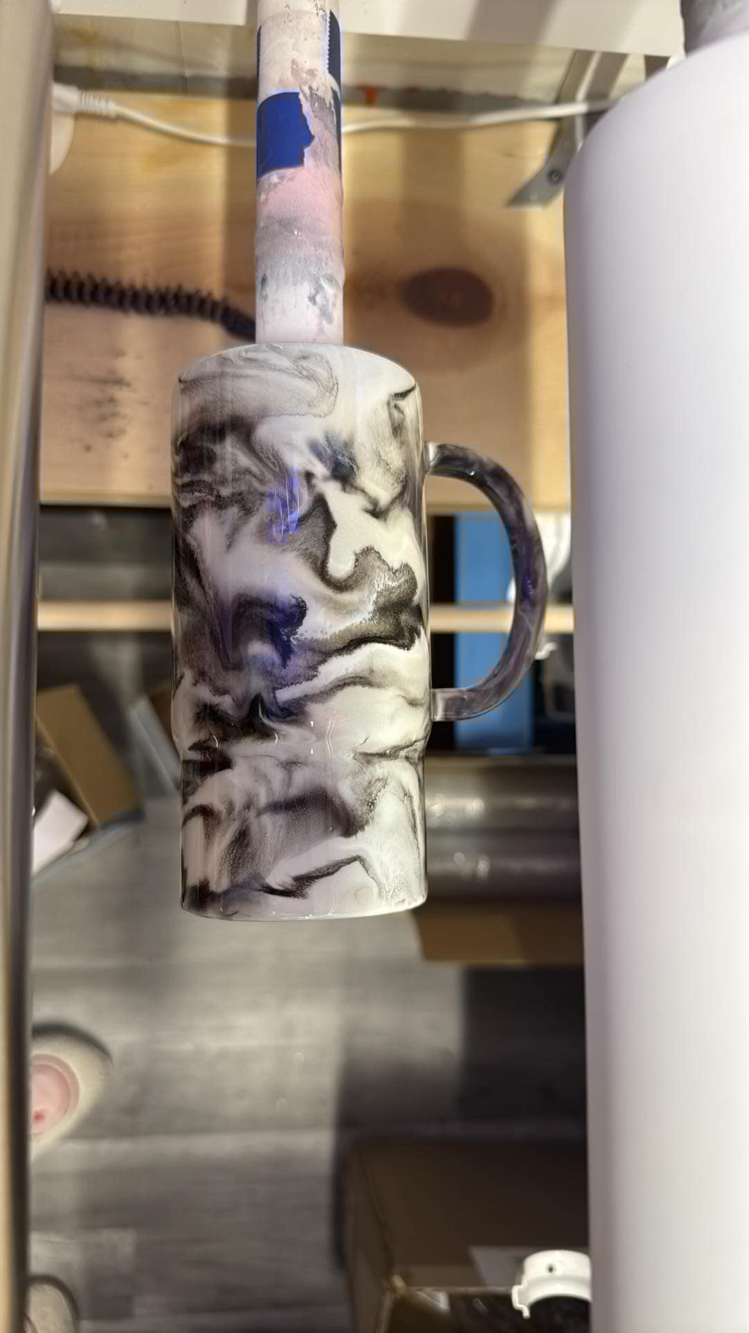 1261 ~ 16oz travel mug maggie ~ white ~ CARRIE M