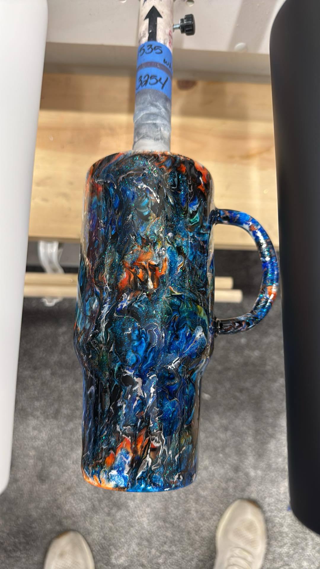1535 ~ 24oz travel mug maggie ~ Karen T