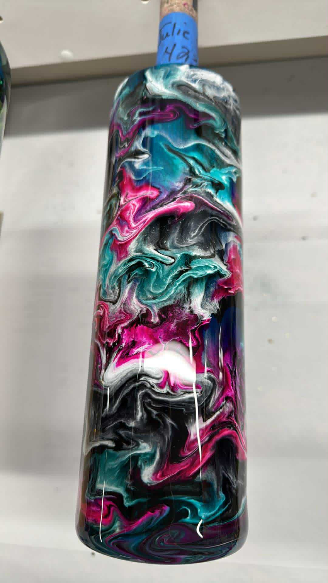 2009 ~ 30oz Skinny julie s