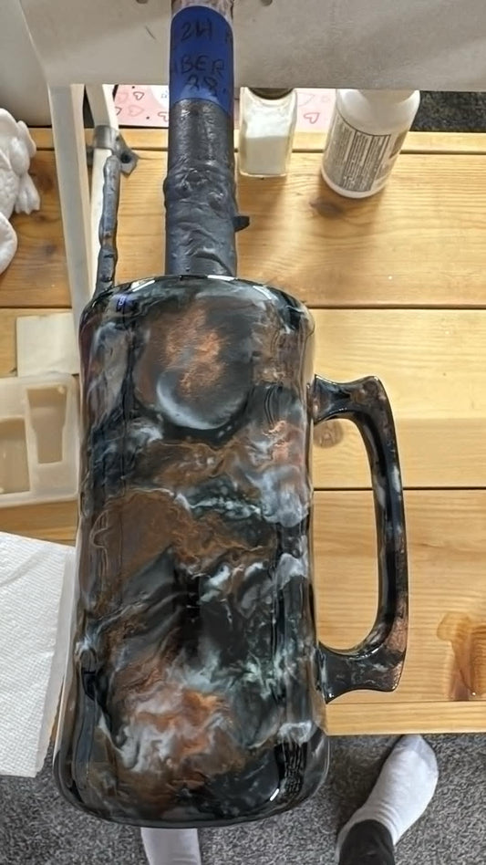 1224 ~ 20oz beer mug ~ melborne ~ AMBER F